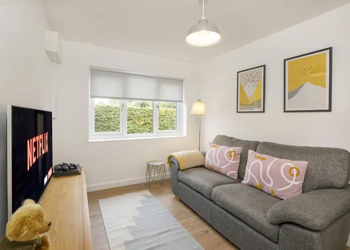 The Willows With Free Parking For 2 Cars
