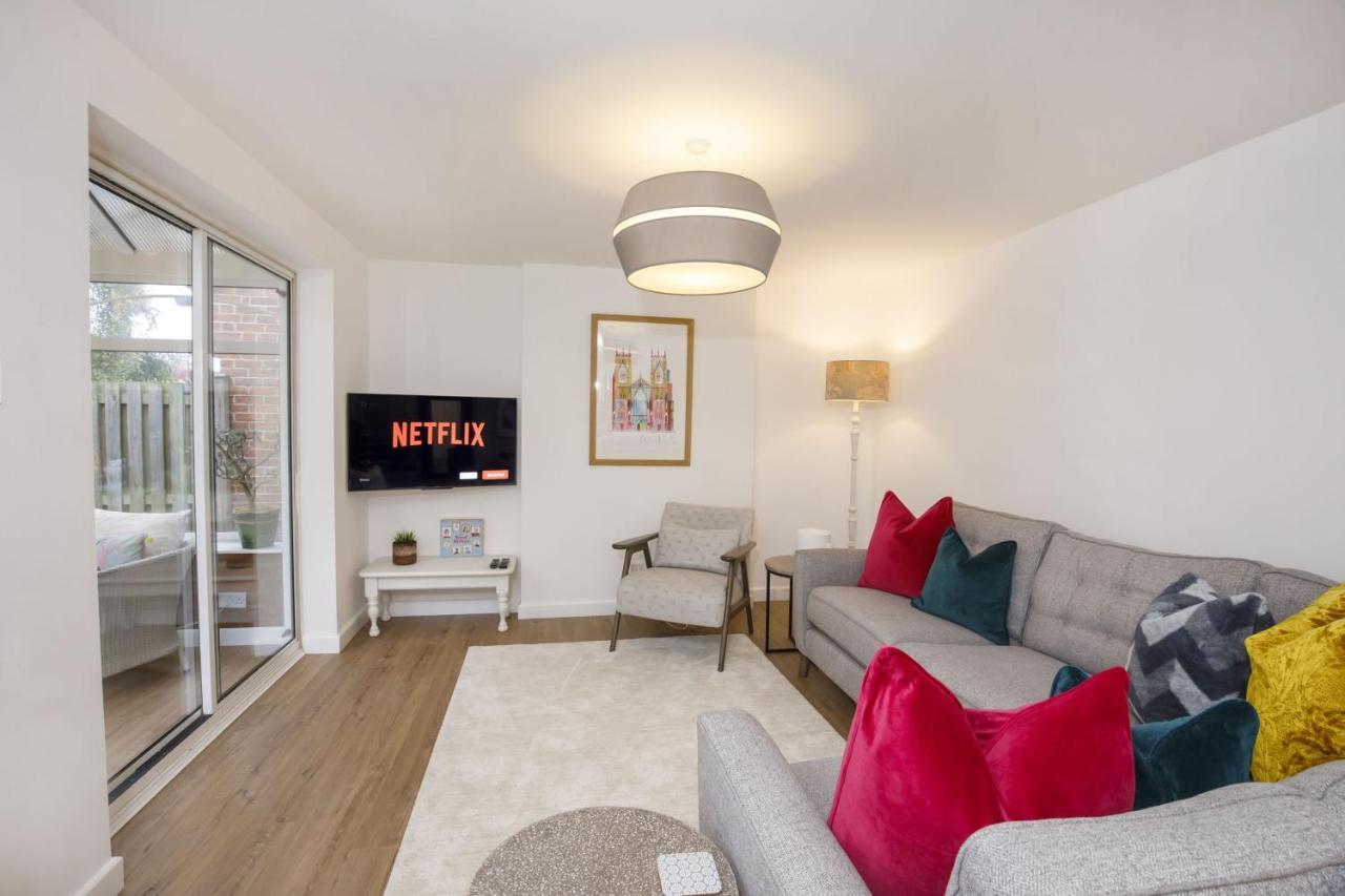 The Willows With Free Parking For 2 Cars Holiday home York