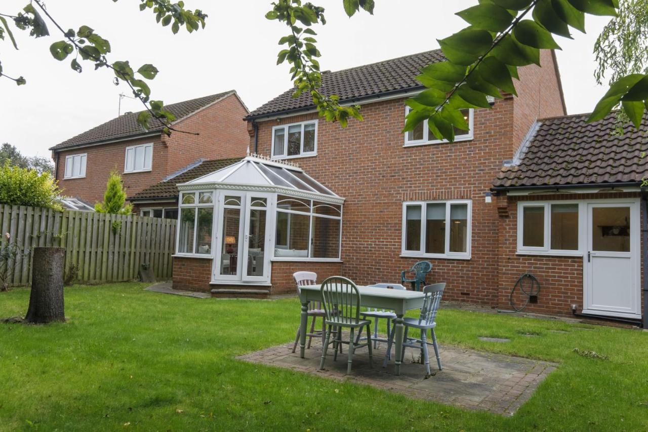 The Willows With Free Parking For 2 Cars Holiday home *