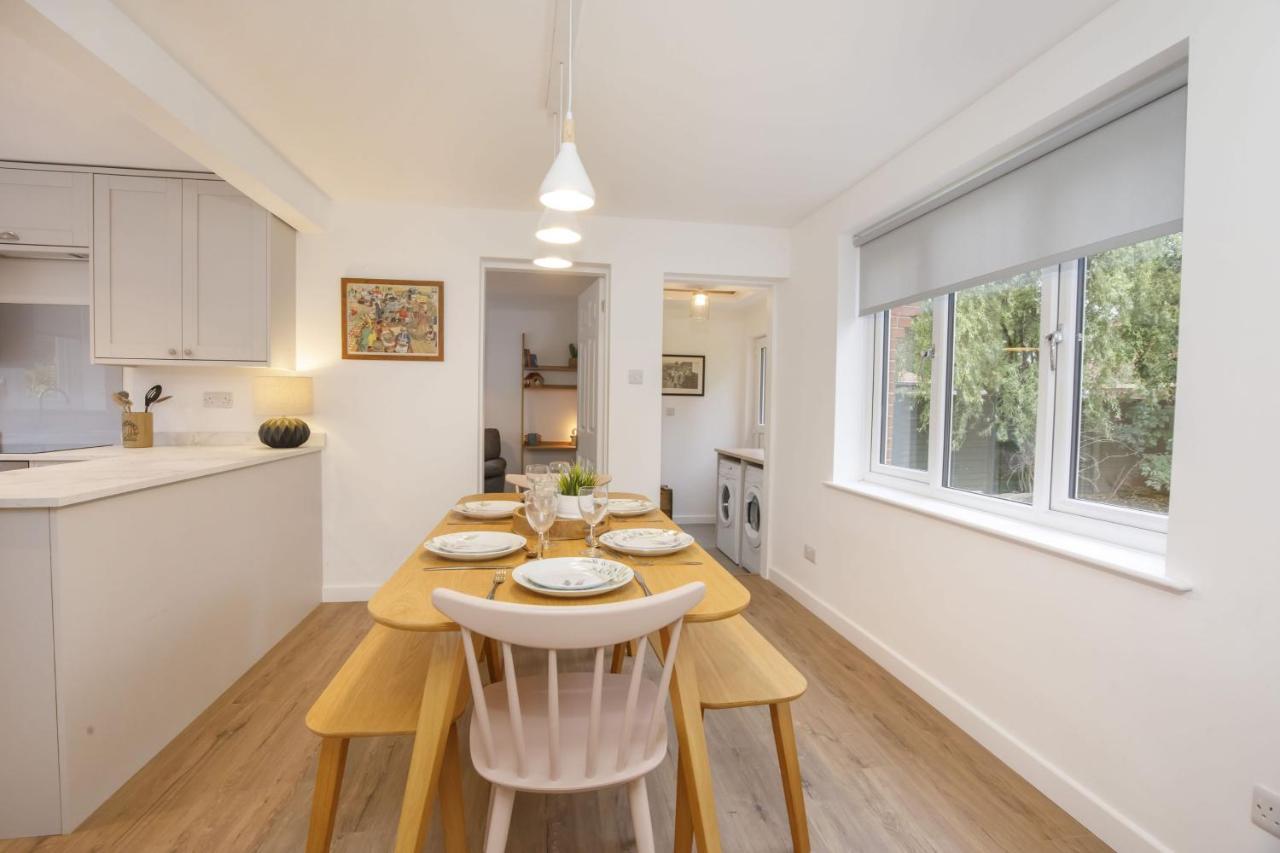 The Willows With Free Parking For 2 Cars Holiday home York