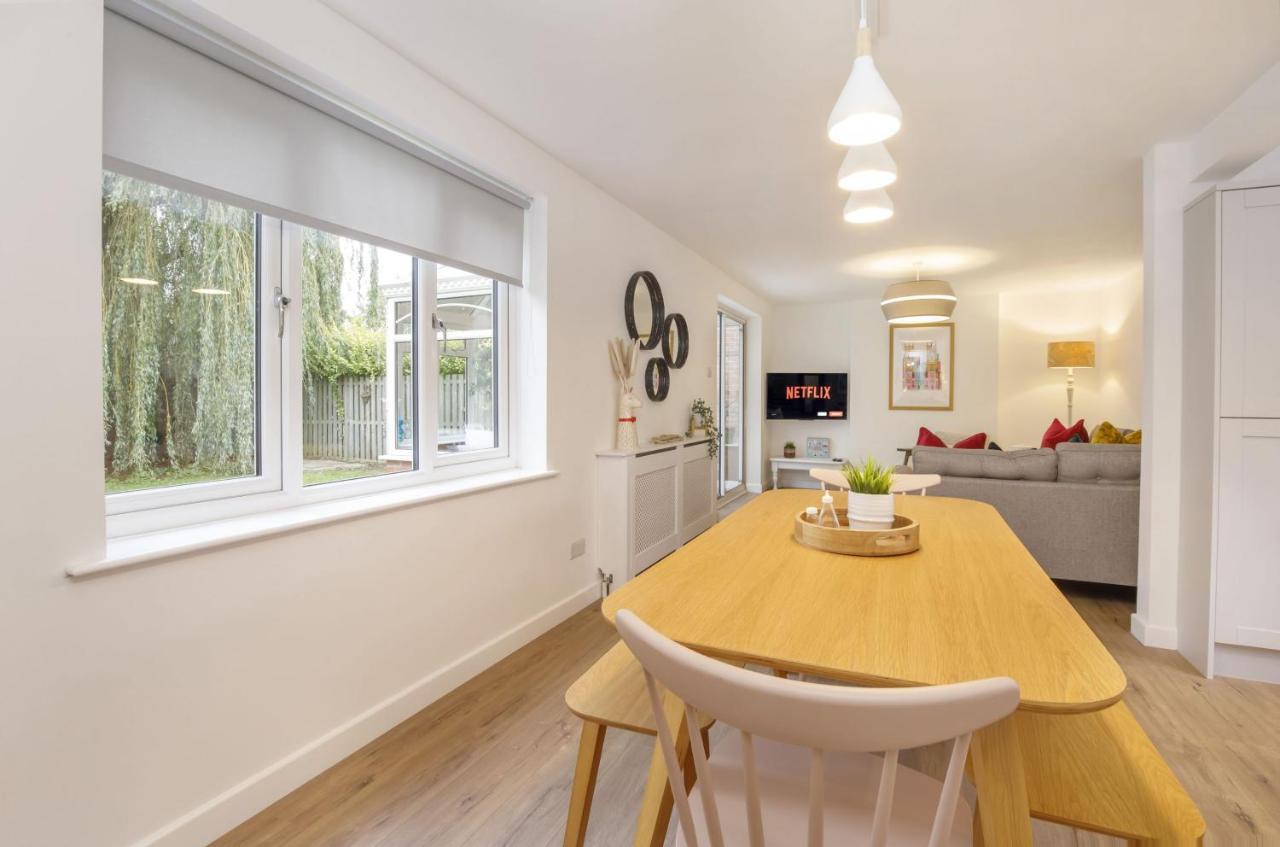 The Willows With Free Parking For 2 Cars Holiday home