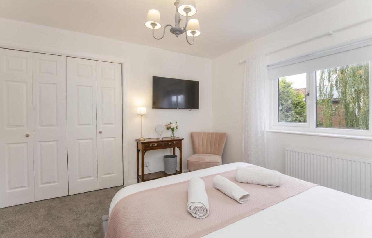 The Willows With Free Parking For 2 Cars Holiday home *
