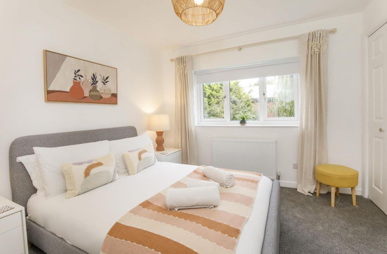 The Willows With Free Parking For 2 Cars