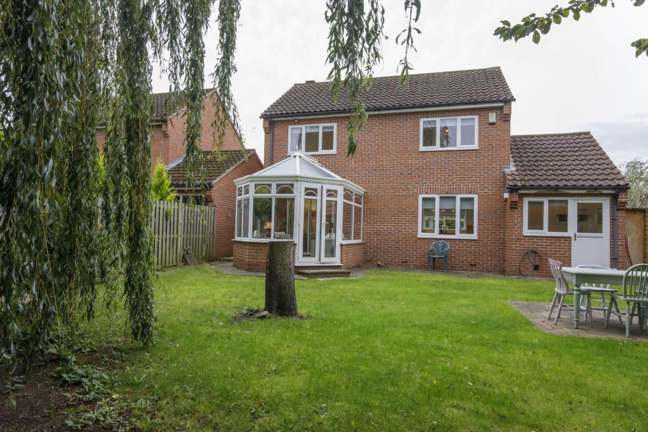 The Willows With Free Parking For 2 Cars Holiday home *