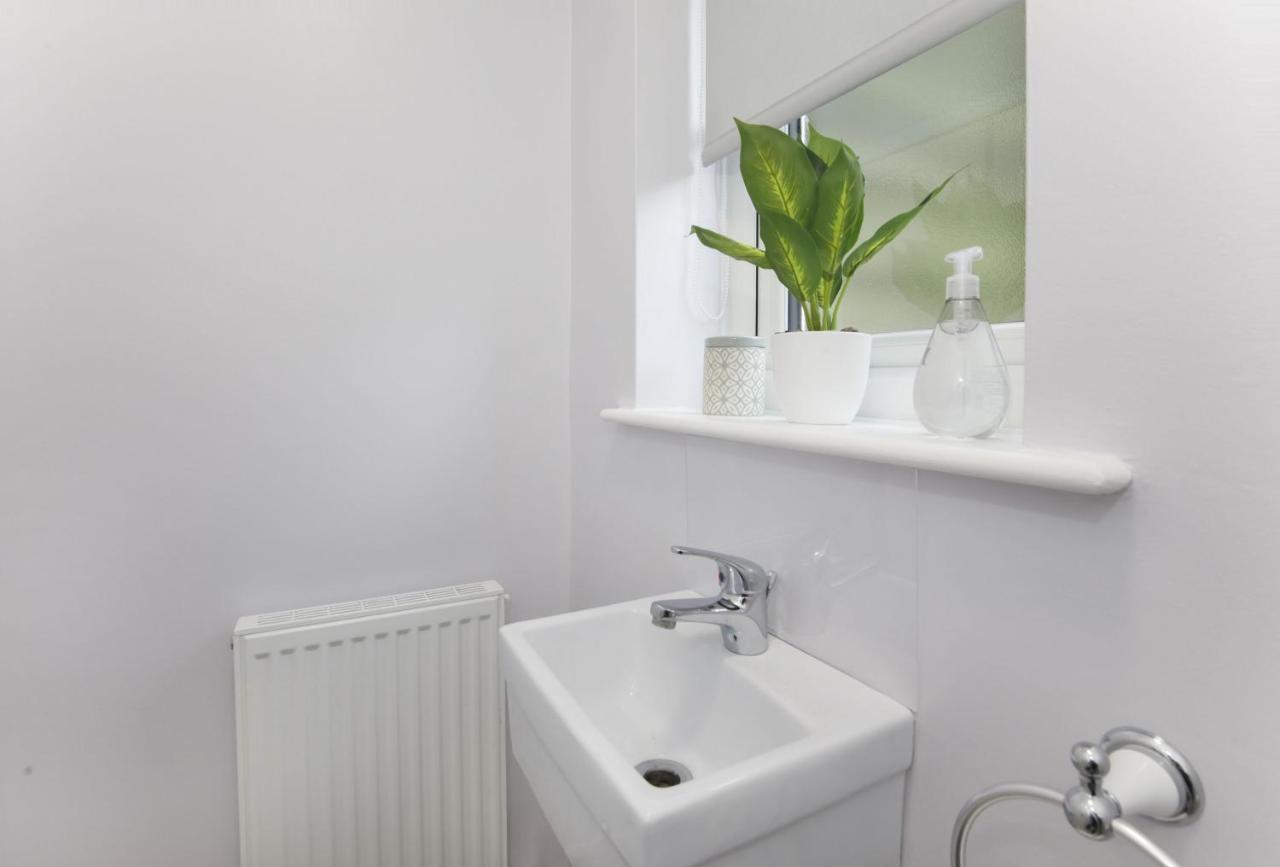 The Willows With Free Parking For 2 Cars Holiday home York