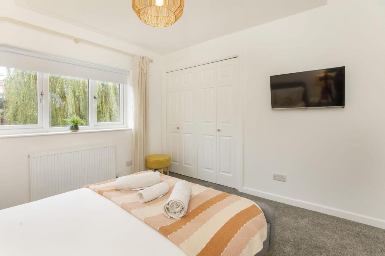 The Willows With Free Parking For 2 Cars Holiday home